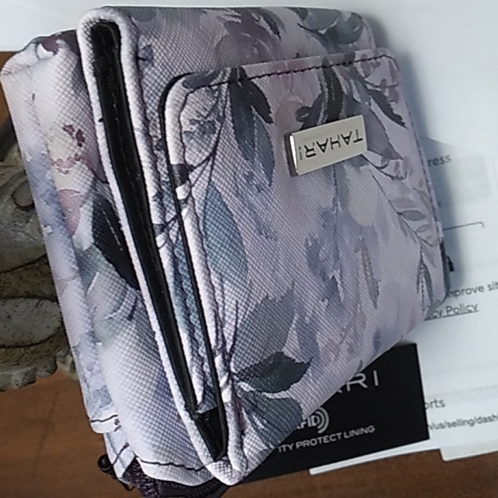 Tahari wallet Light Trifold Pastel Floral Vegan - Picture 11 of 12